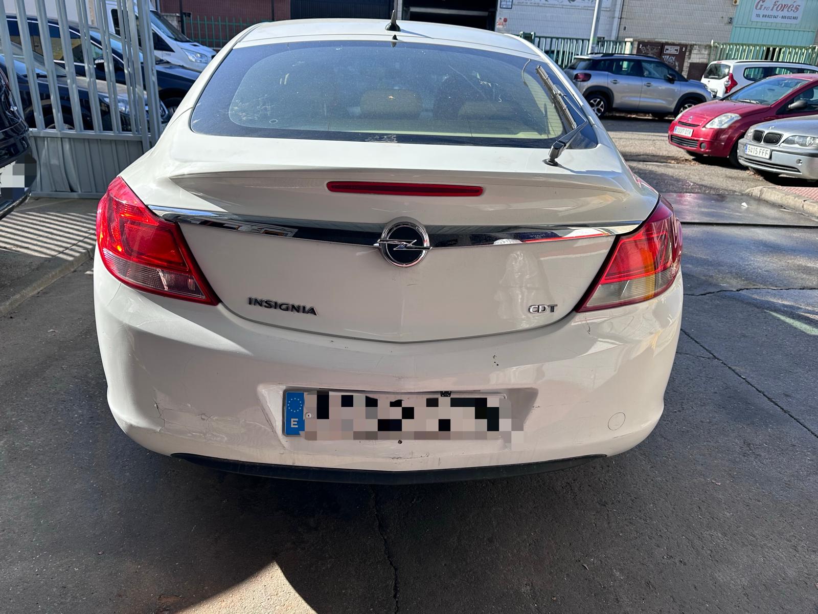 
								Opel Insignia 2010 full									