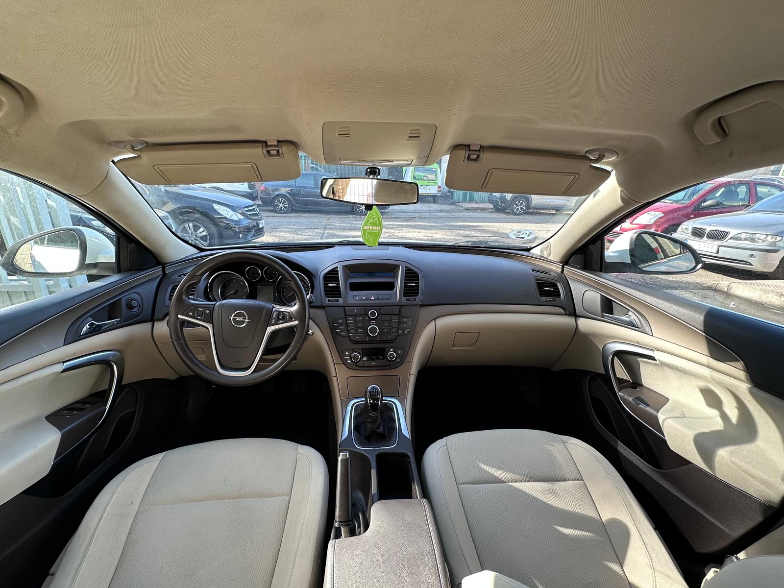 
								Opel Insignia 2010 full									